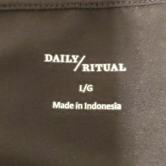 🎆 Daily Ritual Top - Picture 8 of 10